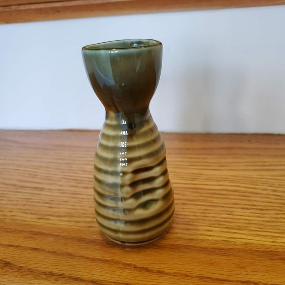 Japanese Sake Bottle, Hand Thrown Pottery Green Brown Ceramic Vase made in Japan - Picture 3 of 5